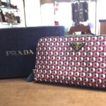 【店内商品のご紹介】PRADA サフィアーノプリント ラウンドファスナー長財布